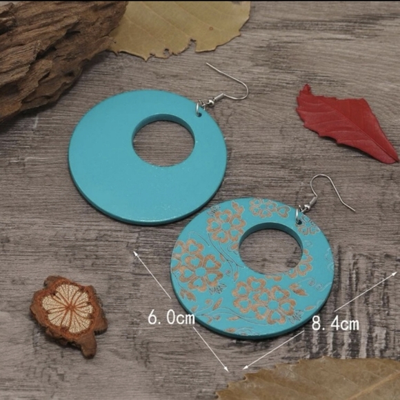 Bohemian Turquoise Floral Wooden Round Hoop Earrings - Picture 3 of 4